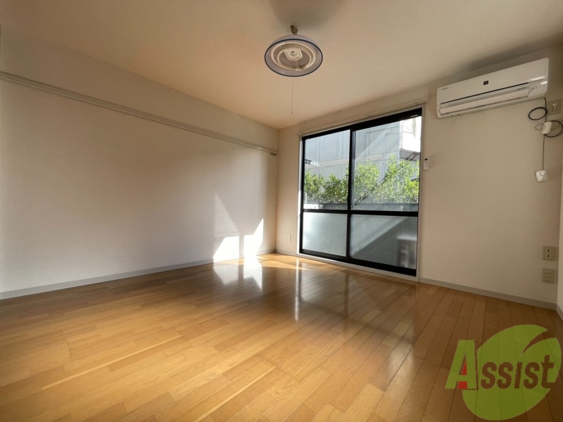 居室・リビング　８帖のリビングになります。伸び伸び出来そうですね。