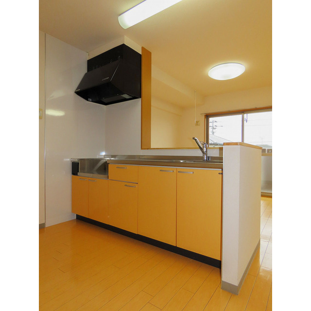 キッチン　コンパクトなキッチンで掃除もラクラク