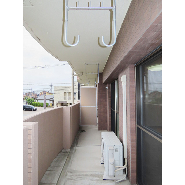 バルコニー　バルコニーからの眺めを楽しみながら食事をしませんか