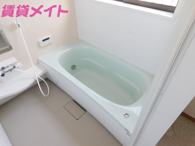 バス・シャワールーム　同物件別部屋の写真となります