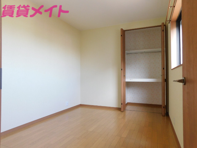 収納　同物件別部屋の写真となります