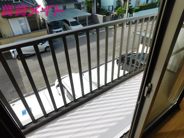 バルコニー　同物件別部屋の写真となります