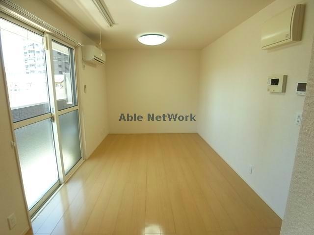 ＪＲ東海道本線 岐阜駅 徒歩10分 3階建 築12年の居間写真