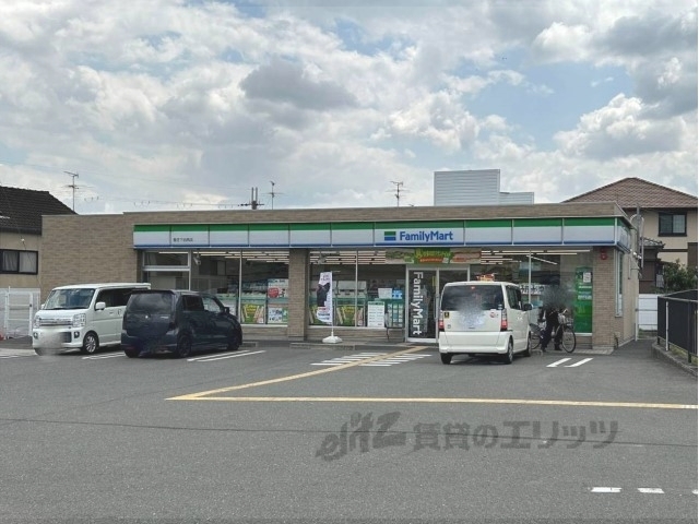 コンビニ　ファミリーマート香芝下田西店（コンビニ）まで700m