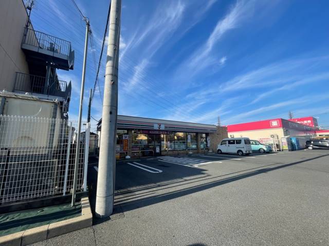 コンビニ　セブンイレブン（コンビニ）まで200m