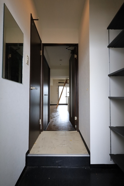 玄関　玄関のシューズ収納棚