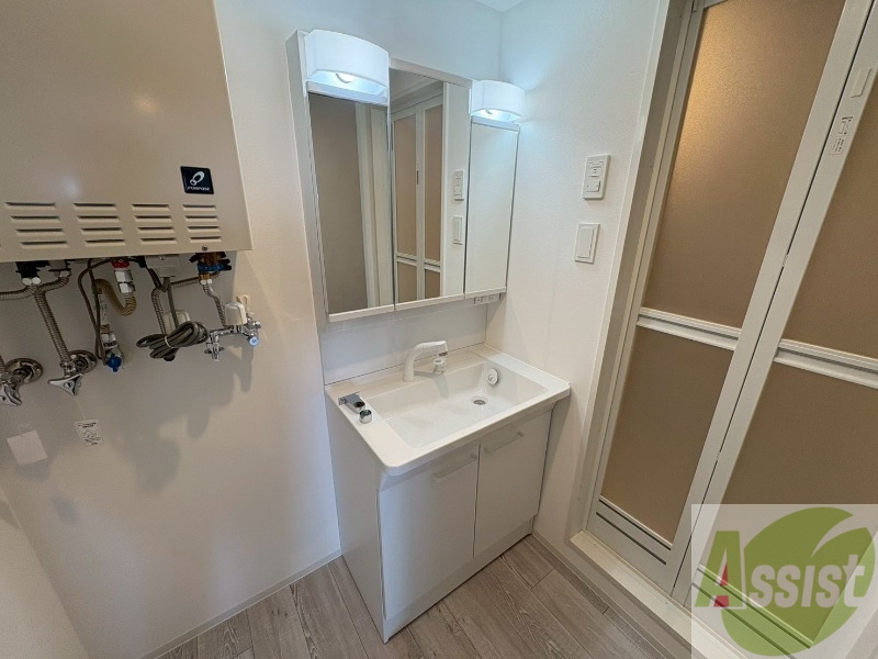 洗面設備　大きくて使いやすそうな独立洗面台になっています。