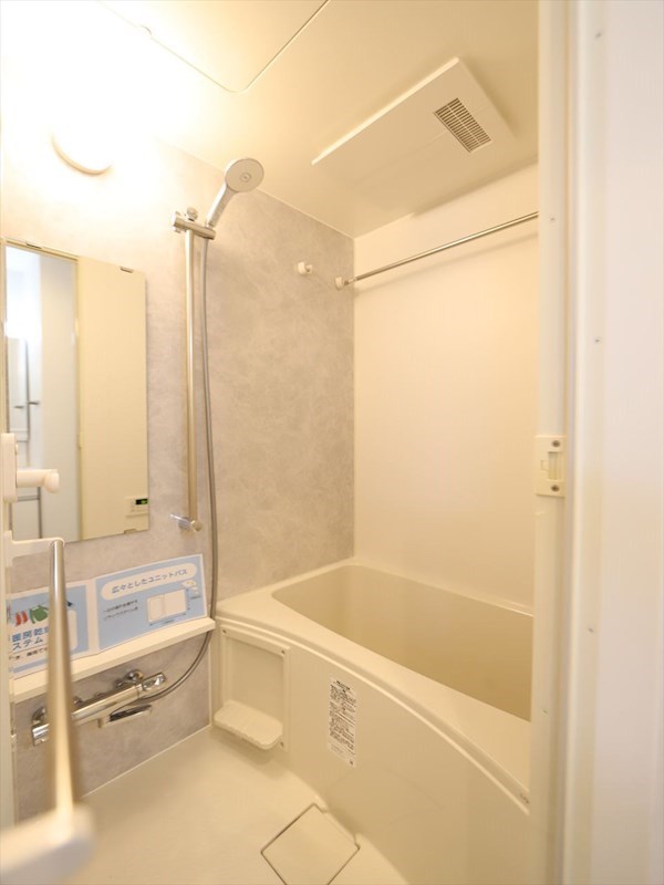 バス・シャワールーム　バスルーム　浴室暖房乾燥機付