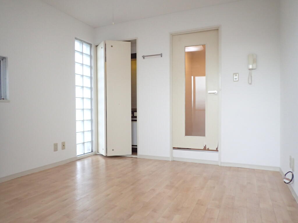 シャルマンフジ久米田参番館の居間写真