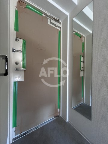 玄関　セレニテ新大阪アリエ　玄関