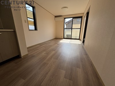 居室・リビング　エアコン付きで快適に過ごせます♪