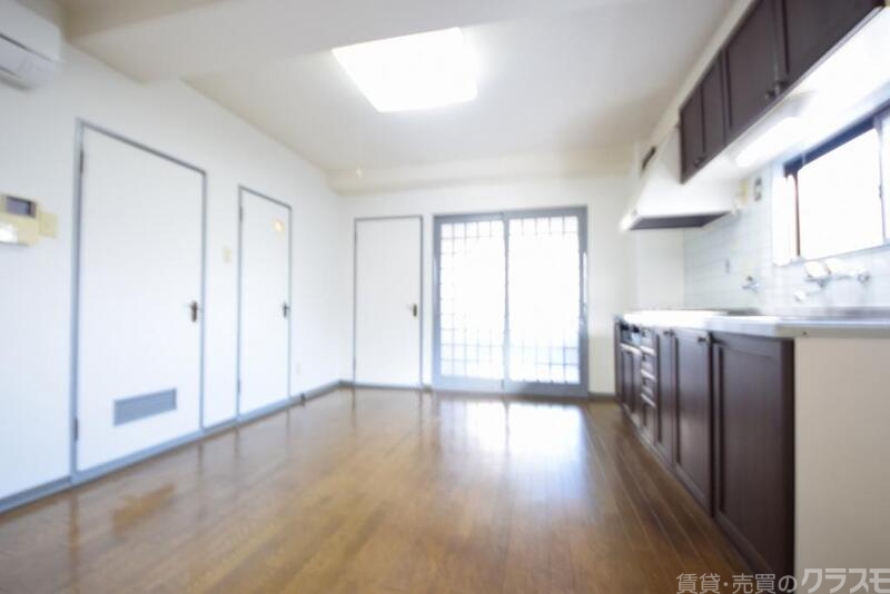 玄関　玄関にも光が差す明るいお部屋