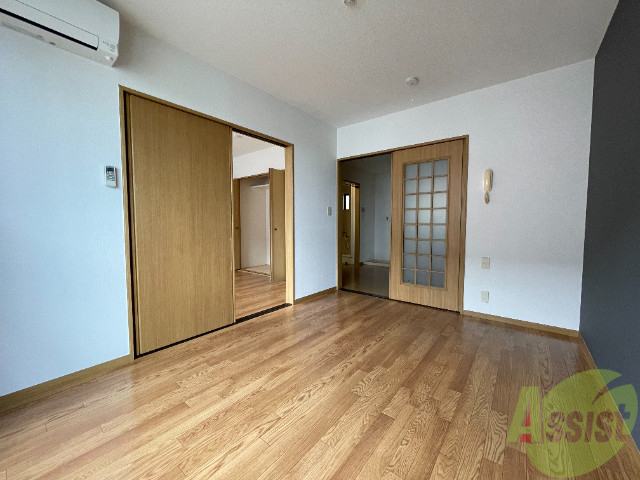 居室・リビング　陽当たりが良く、広々として過ごしやすそうです。