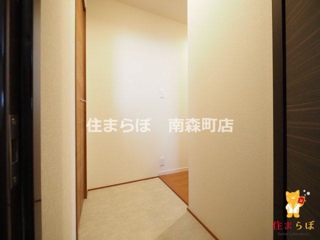 玄関　「気になったら、LINEで気軽に相談できますよ。」