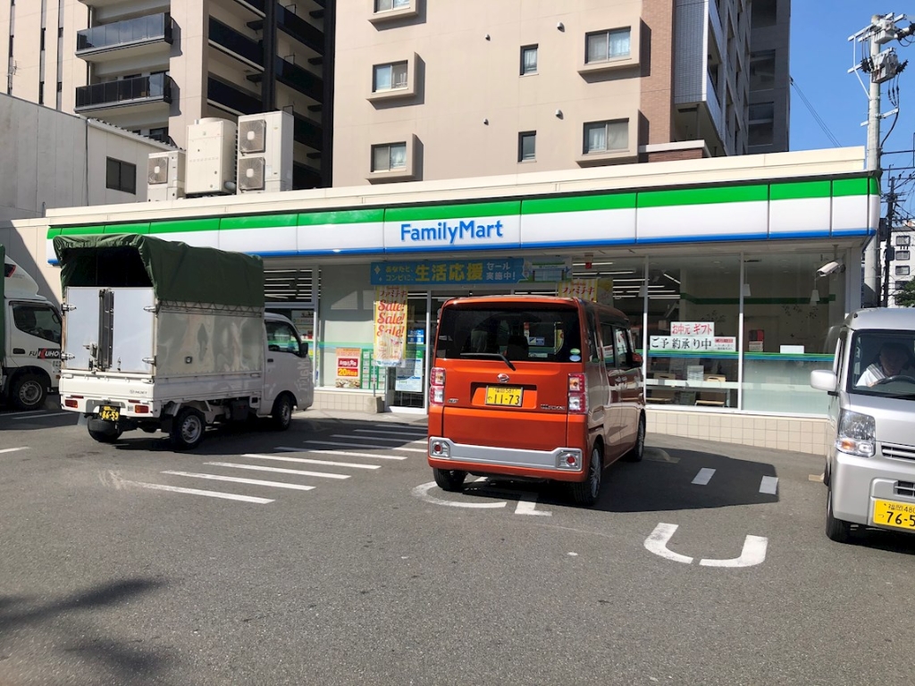 コンビニ　ファミリーマート 博多東住吉店（コンビニ）まで158m