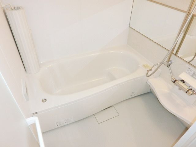 バス・シャワールーム　大きな一坪バスが魅力的なお部屋です！