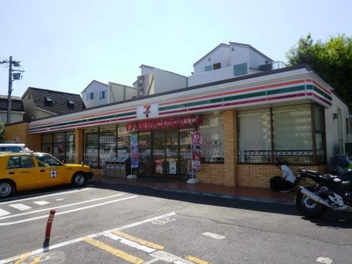コンビニ　セブンイレブン 世田谷成城8丁目店（コンビニ）まで206m