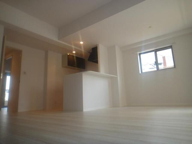 居室・リビング　☆明るい洋室☆