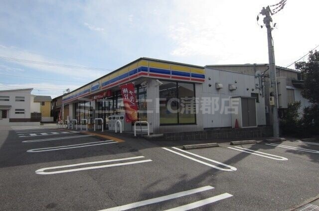 コンビニ　ミニストップ蒲郡緑町店（コンビニ）まで611m