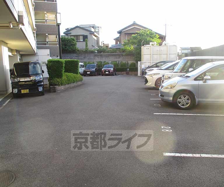 駐車場　広々とした駐車場です。