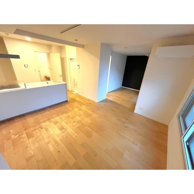 居室・リビング　こちらのリビングで趣味の時間をお楽しみください