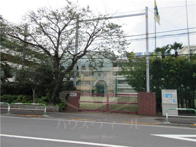 中学校　私立成立学園中学校・高等学校（中学校）まで933m