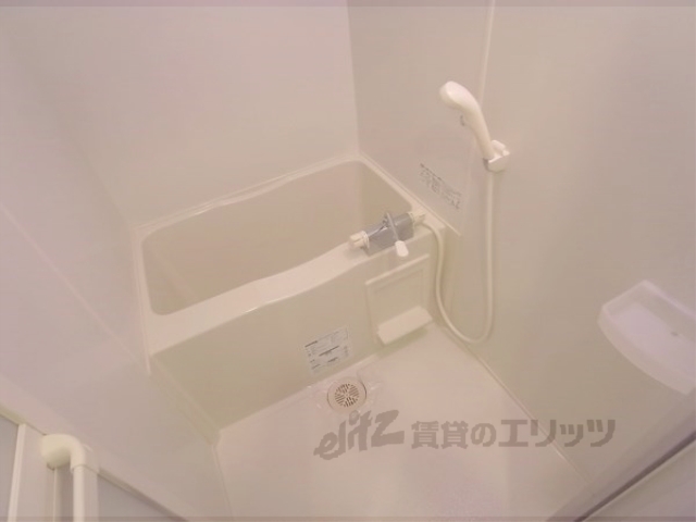 バス・シャワールーム　広めの浴室です。