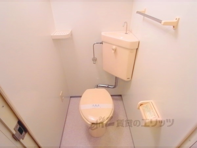 トイレ　トイレとお風呂は分かれています。