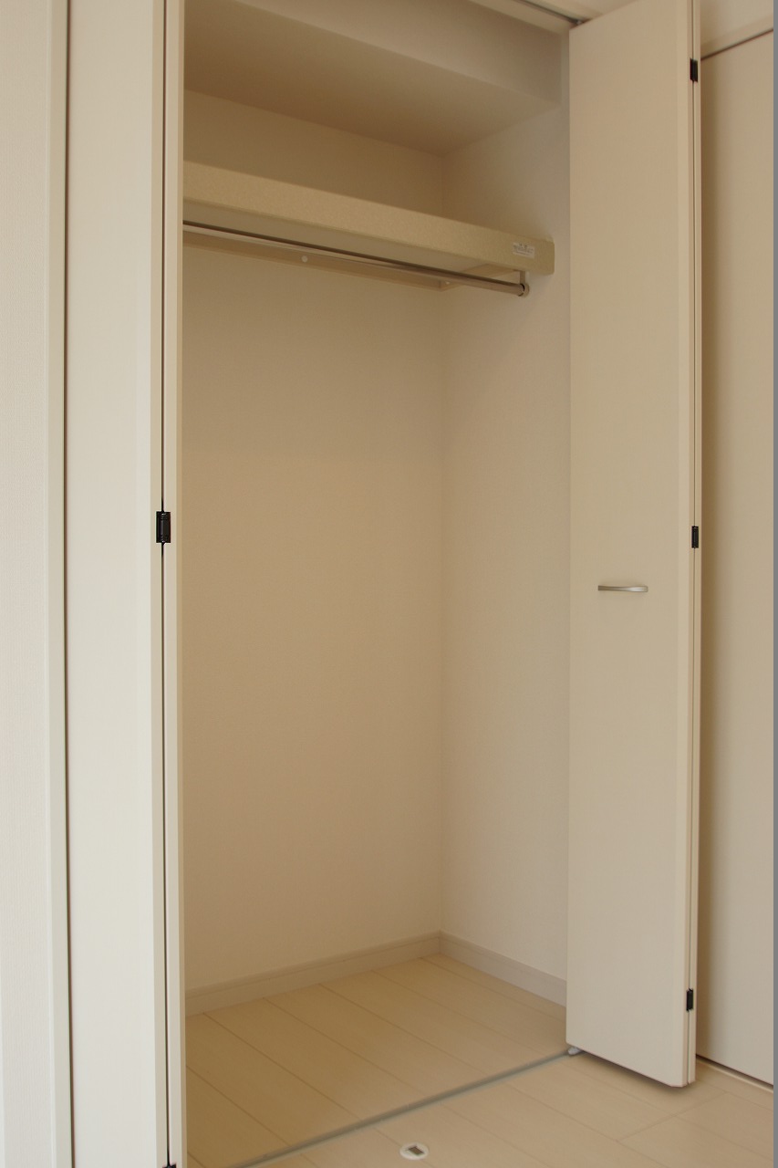 収納　ハンガーパイプ付きのクローゼット
