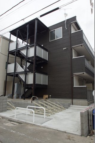 建物外観　セキュリティ標準装備のマンションです