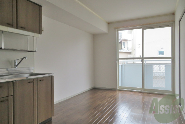 居室・リビング　ダイニングキッチンです。テーブルが置けて団らんが出来そう。