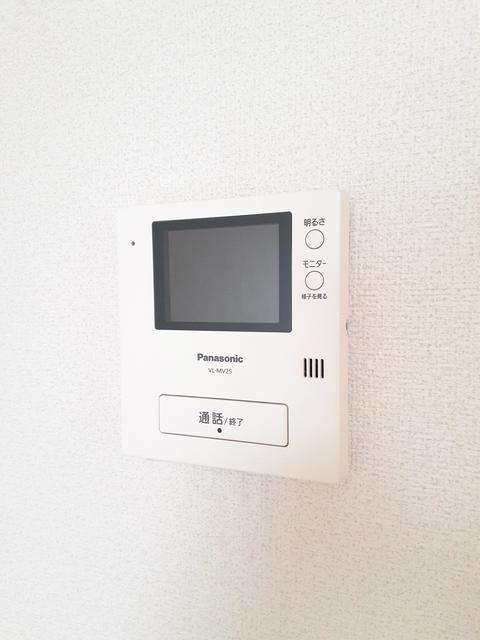 セキュリティ　テレビ付きモニターホン付き。