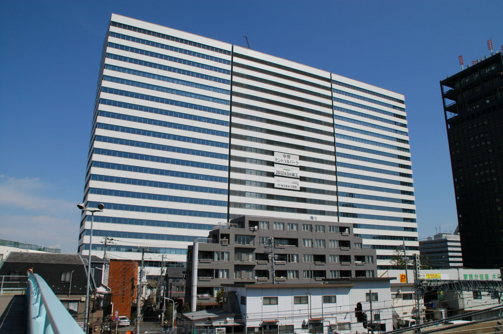 ショッピングセンター　中野セントラルパークサウス（ショッピングセンター）まで176m