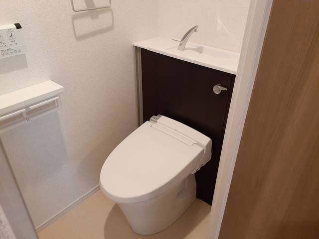トイレ　温水洗浄便座完備