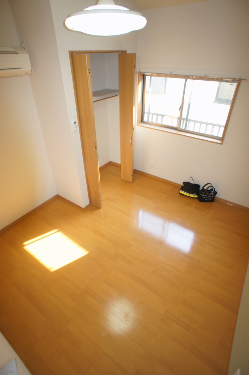 居室・リビング　こちらのリビングで趣味の時間をお楽しみください