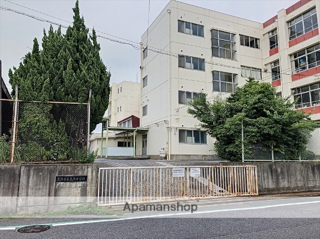 中学校　高浜中学校（中学校）まで982m