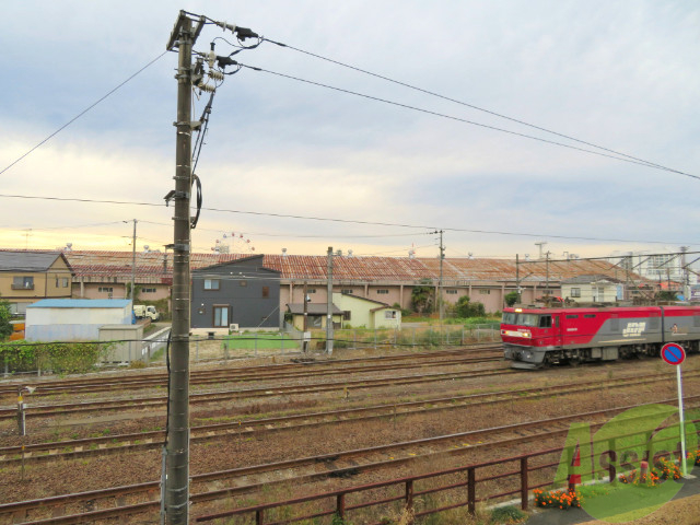 眺望　線路の目の前の物件です、電車好きにはたまりませんね
