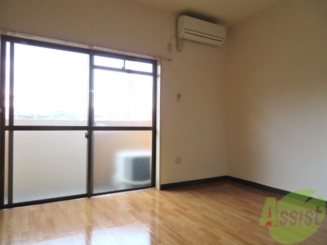 その他部屋・スペース　フローリングのお部屋なのでベッドを置いたら寝室の出来上がり