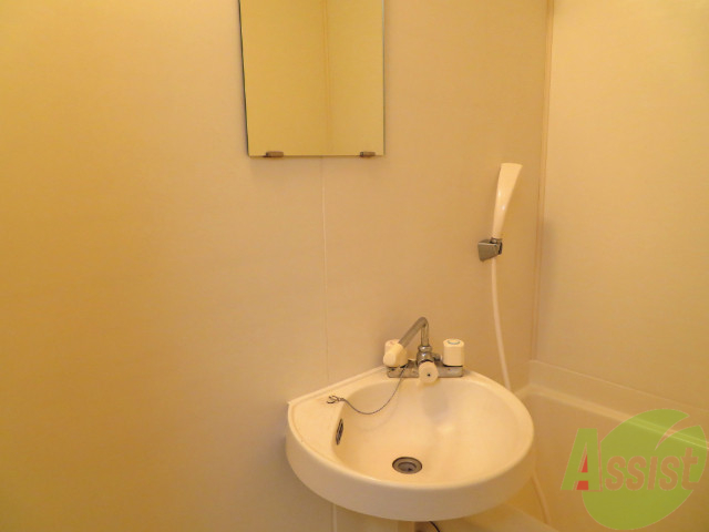 洗面設備　洗面台はお風呂と仲良しな感じですね、歯磨き、洗顔はこちらで