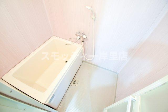 バス・シャワールーム　ゆったり過ごせるお風呂です