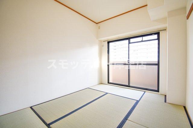 その他部屋・スペース　開放的な寝室です