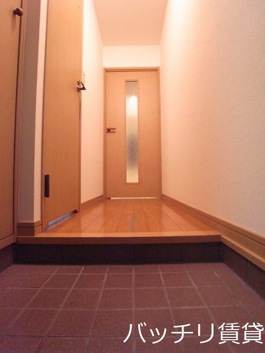 玄関　別号室タイプの為、現状を優先いたします