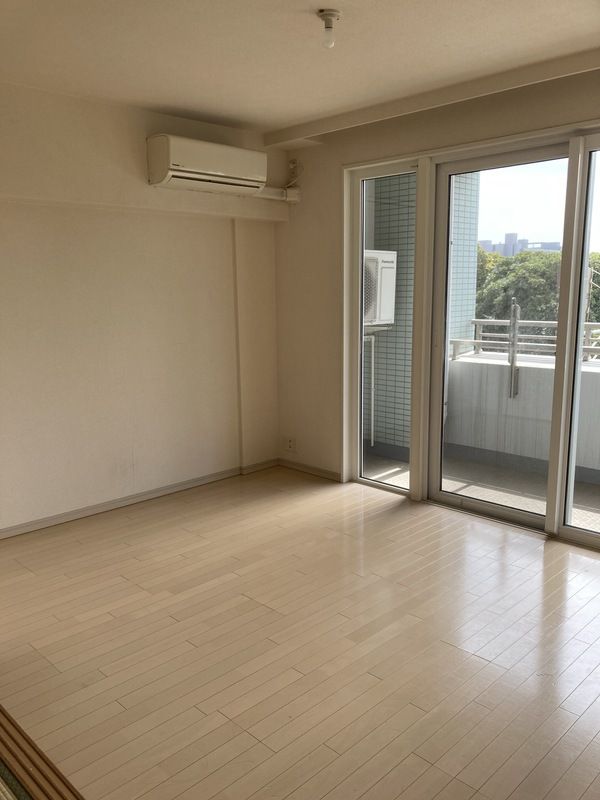 居室・リビング　こちらの居間で趣味の時間をお楽しみください