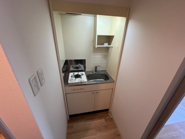 キッチン　間取りが反転の同じマンションのお部屋です
