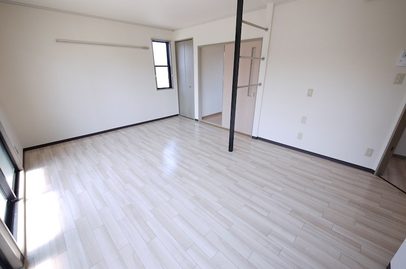 居室・リビング　同仕様写真(反転タイプ)