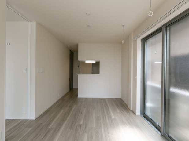 居室・リビング　★明るいフローリングの角部屋です★