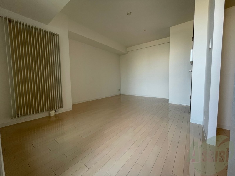 居室・リビング　１０．５帖の洋室です。広々として、きれいですね。