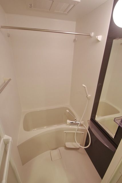 バス・シャワールーム　★清潔感あるお風呂です★