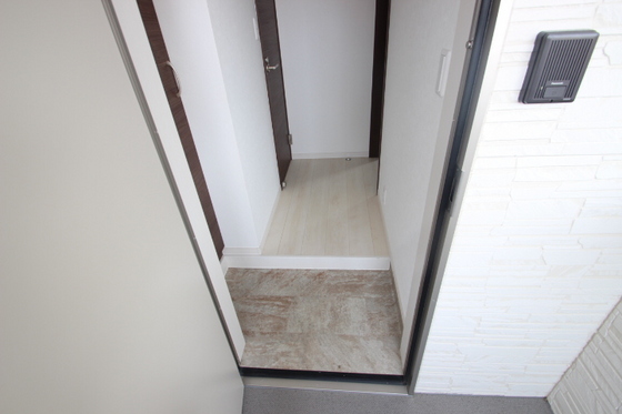 玄関　※別号室の写真です