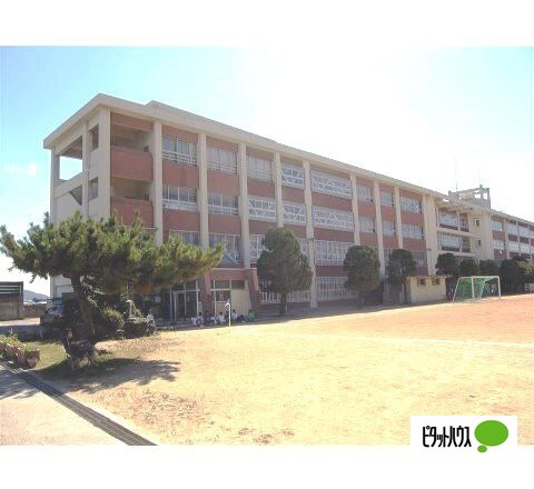 中学校　和歌山市立明和中学校（中学校）まで1072m